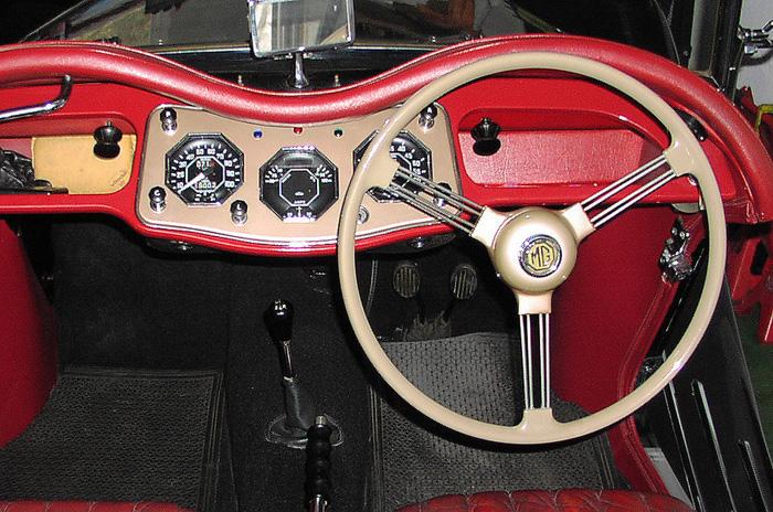 Dash with standard steering wheel