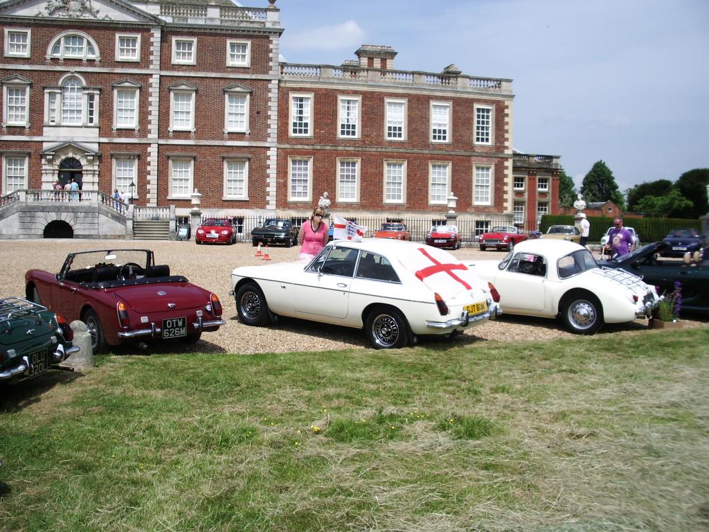 Sunday 11th June. MG&#039;s enjoying the sun at the Eastern region Gathering and Picnic at Wimpole hall (What a great day!)
