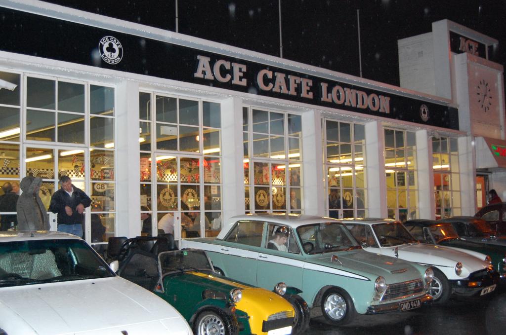A small group of car&#039;s outside the Ace Cafe on a wet night in Febuary 07