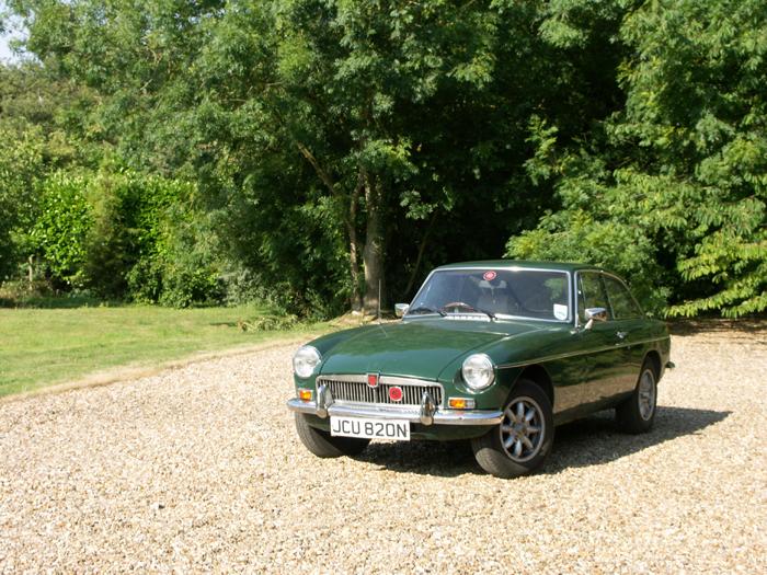 Large gravel drive for  a tired MGB after arriving at the B&amp;B
