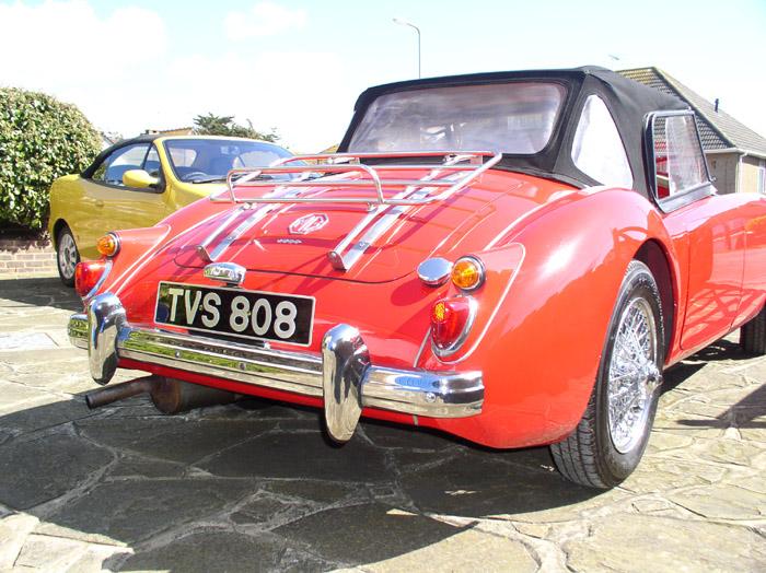 MGA Roadster 1600 (1959) in Chariot Red