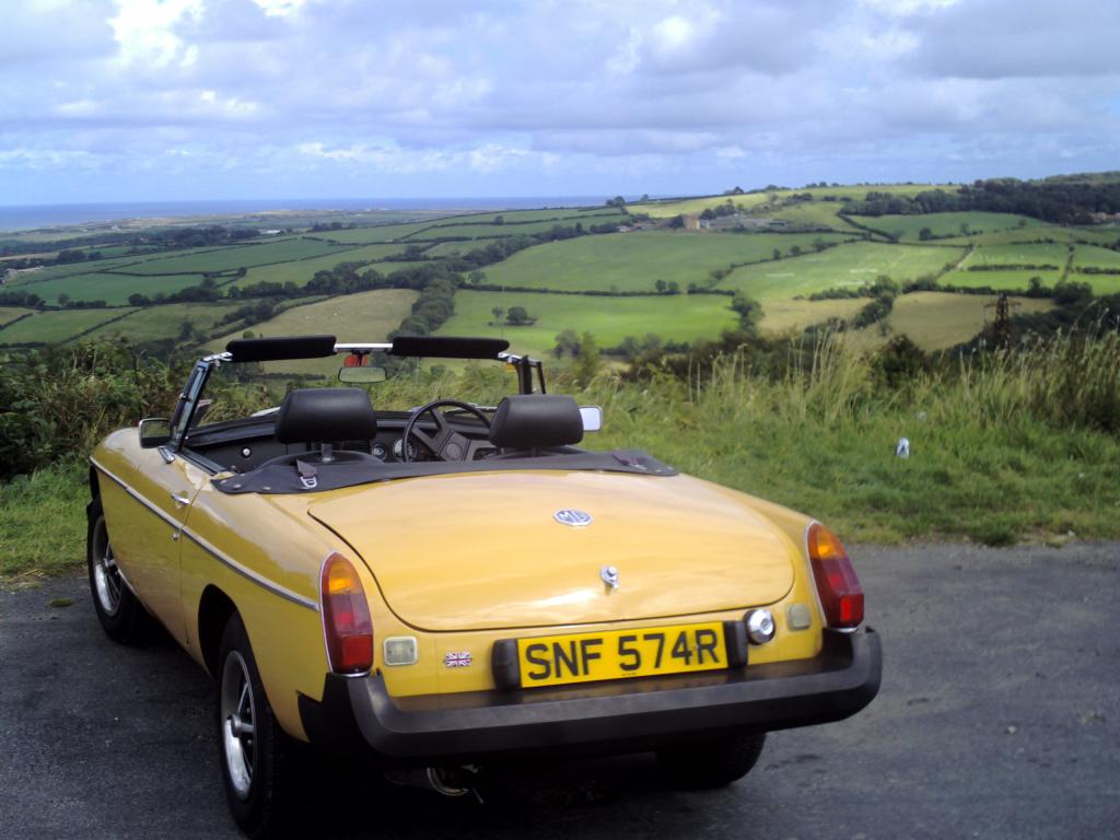 Phil Browns 1977 MGB on its first long distance run of 2008