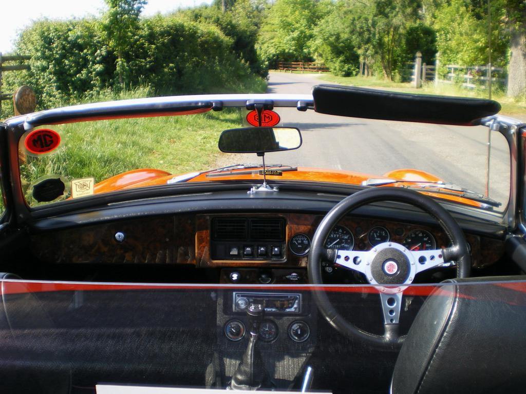 a country lane sitting behind the dash of a &#039;b&#039;